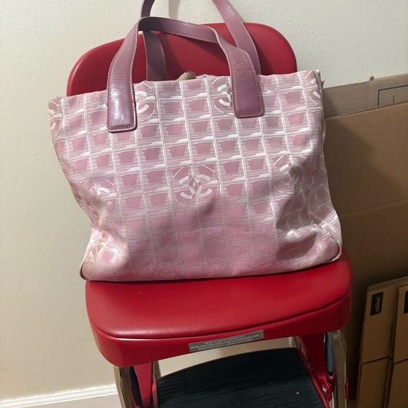 Authentic Elegant Pink  Chanel Tote Bag - Picture 10 of 11